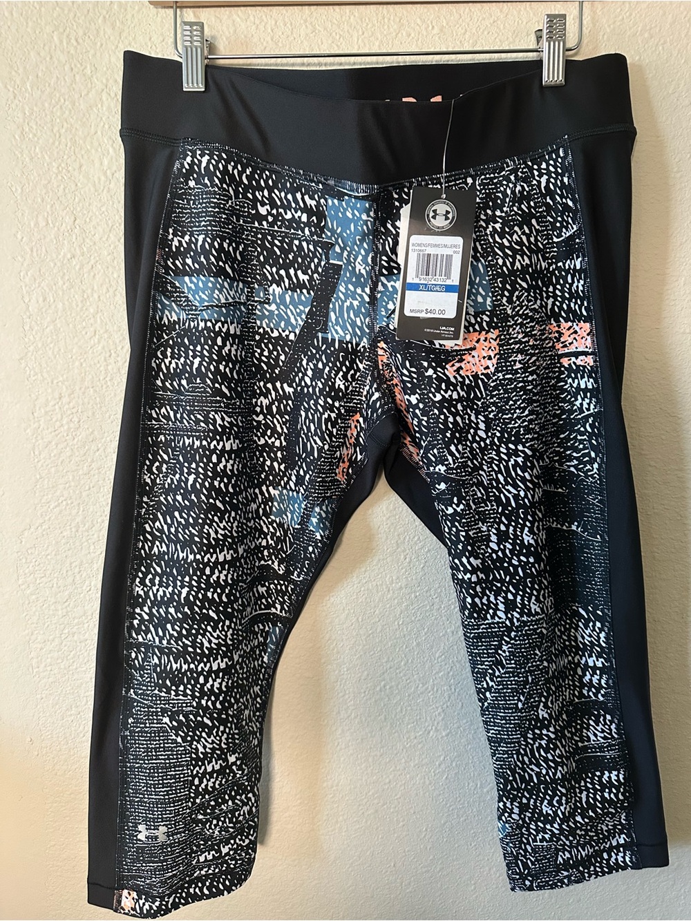 Under Armour Black Capri Leggings with Blue and Pink Pattern size XL/ NWT 1461